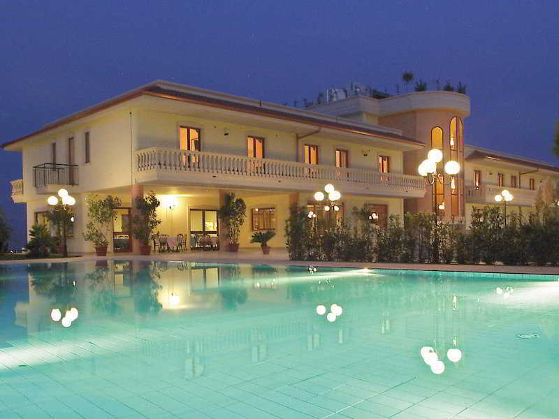 Hotel Parco Serrone Corato Buitenkant foto