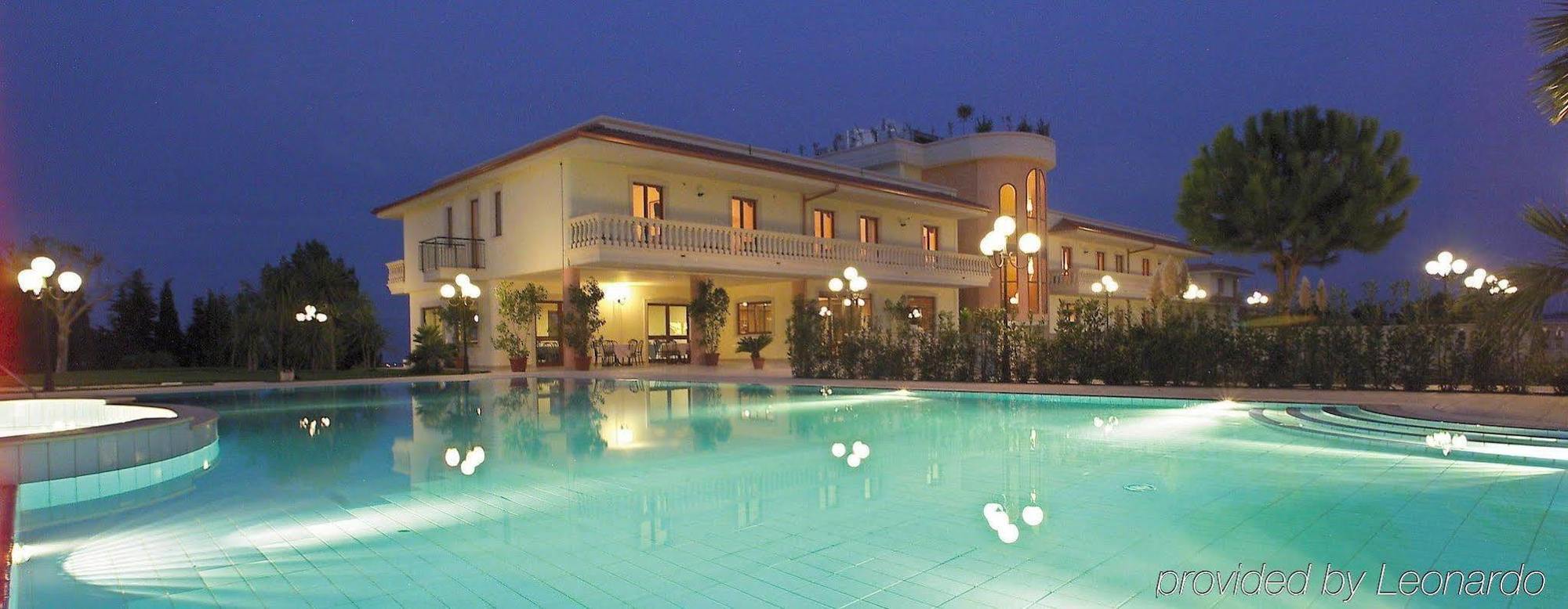Hotel Parco Serrone Corato Buitenkant foto