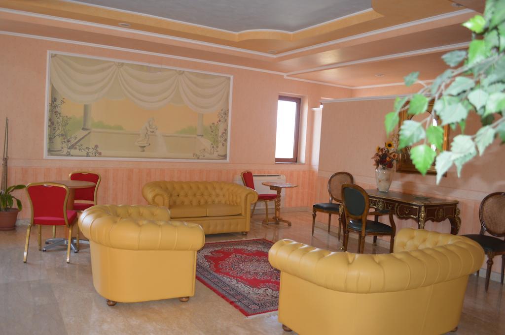 Hotel Parco Serrone Corato Buitenkant foto
