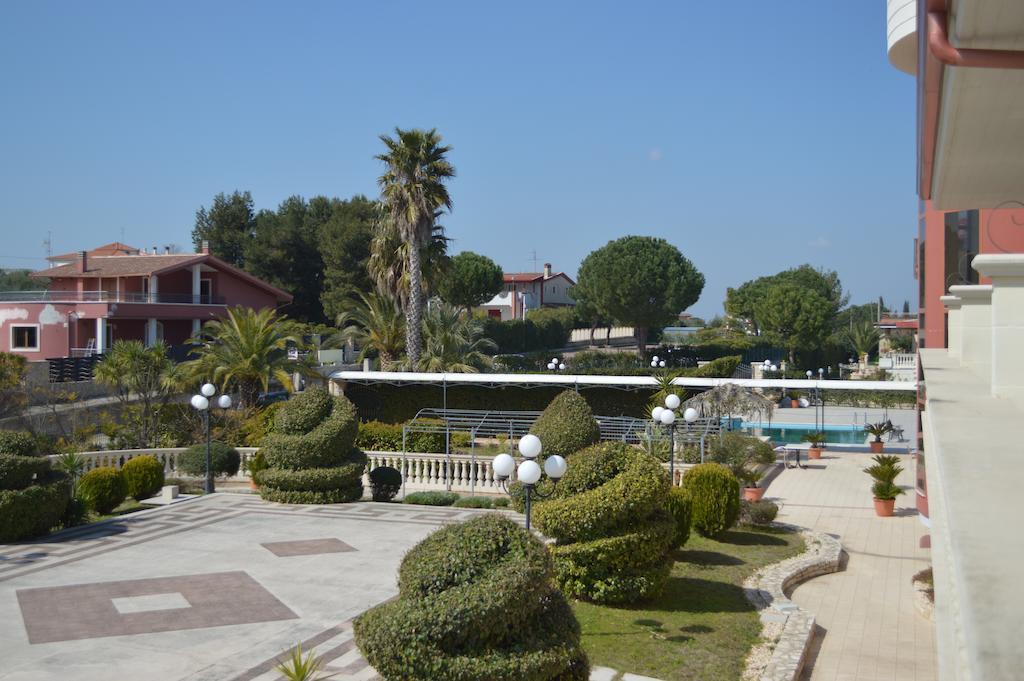 Hotel Parco Serrone Corato Buitenkant foto