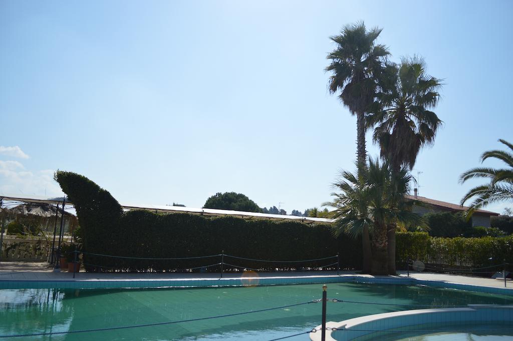 Hotel Parco Serrone Corato Buitenkant foto