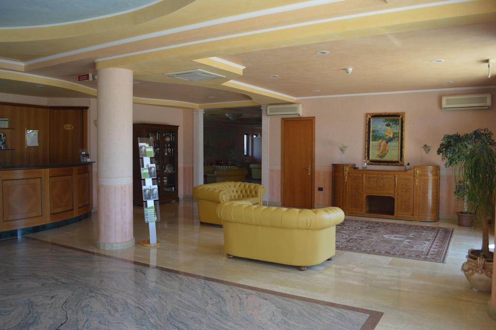 Hotel Parco Serrone Corato Buitenkant foto