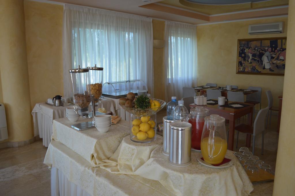 Hotel Parco Serrone Corato Buitenkant foto