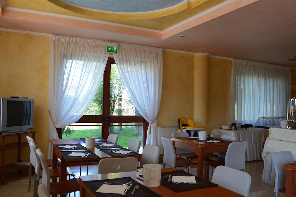 Hotel Parco Serrone Corato Buitenkant foto