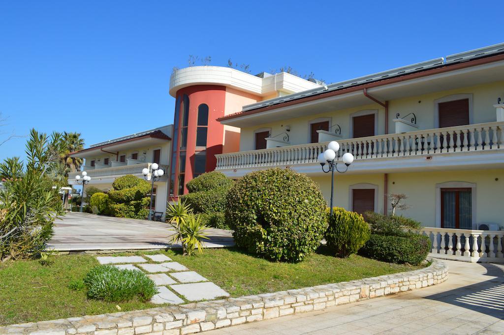 Hotel Parco Serrone Corato Buitenkant foto